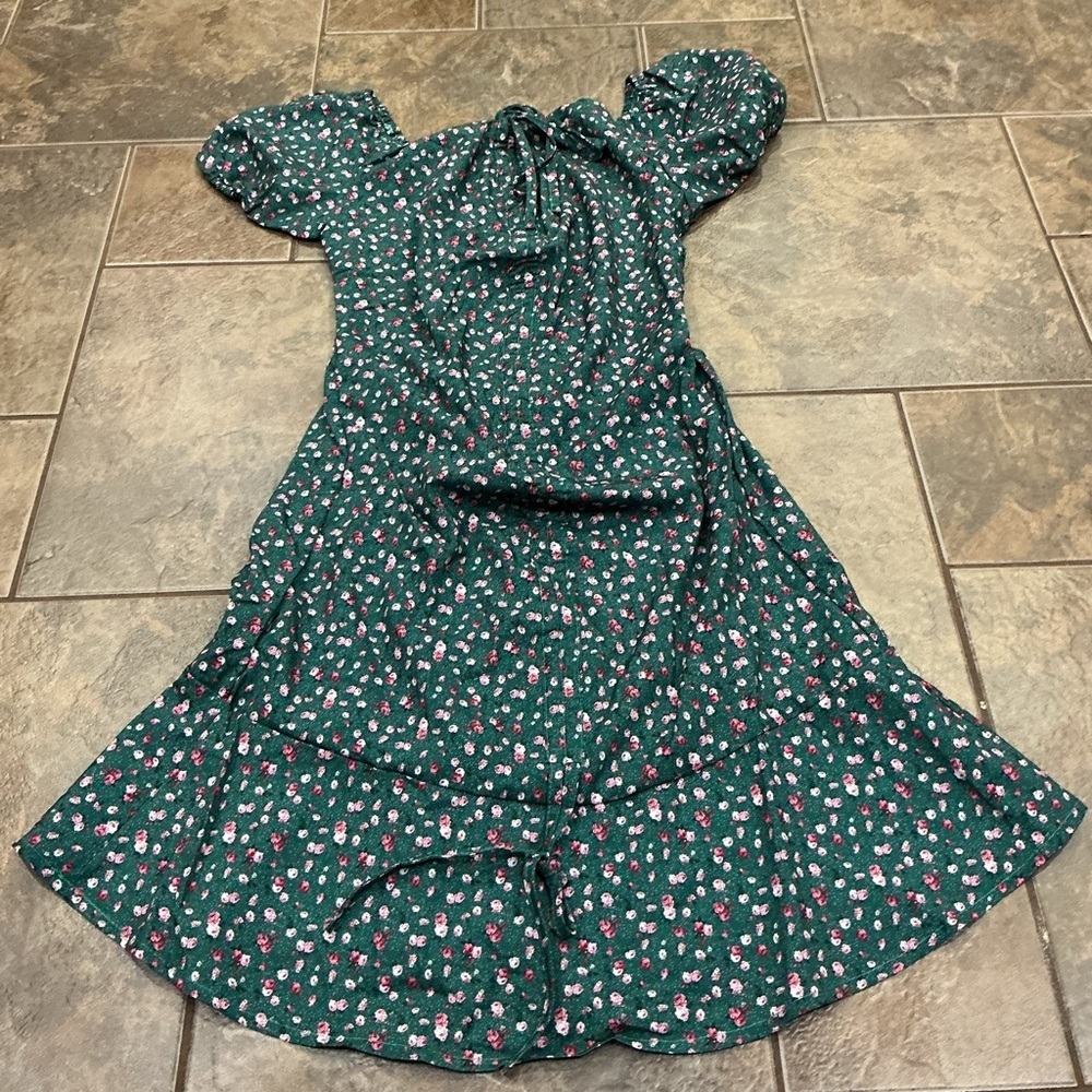 🥵 Floral Green Dress